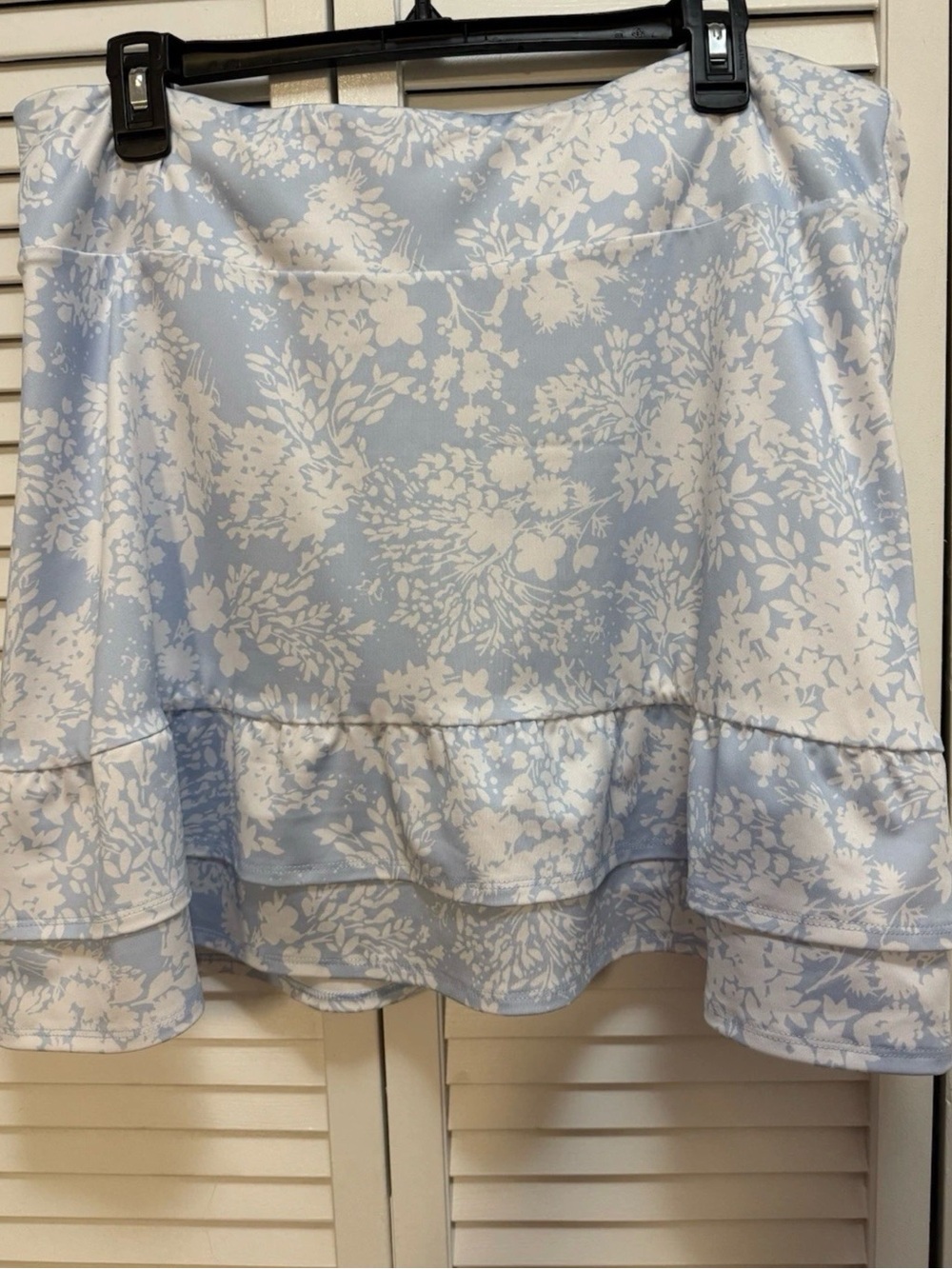 Women’s Crown & Ivy Pull On Stretch Blue & White Floral Ruffle Hem Skort XL